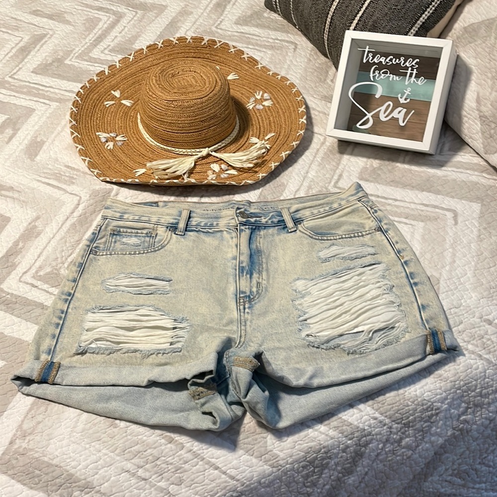 American Eagle Distressed High Rise Mom Jean Shorts 10